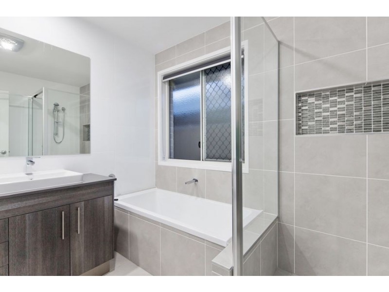 11 Kalbarri Lane, South Ripley QLD 4306