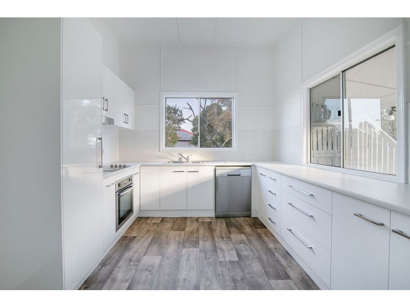 9 Edward St, One Mile QLD 4305