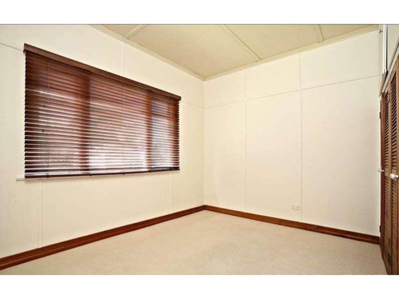 13A Thompson St, Silkstone QLD 4304