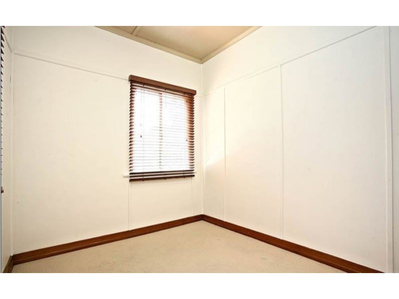 13A Thompson St, Silkstone QLD 4304