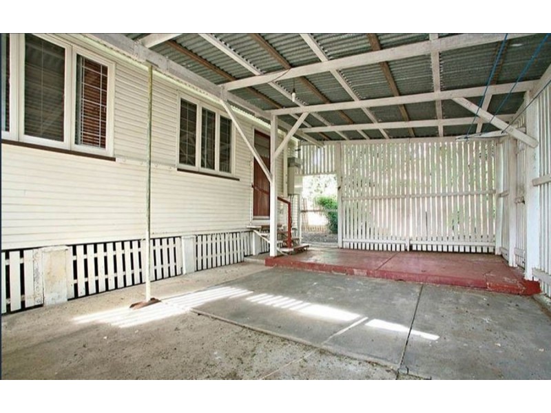 13A Thompson St, Silkstone QLD 4304