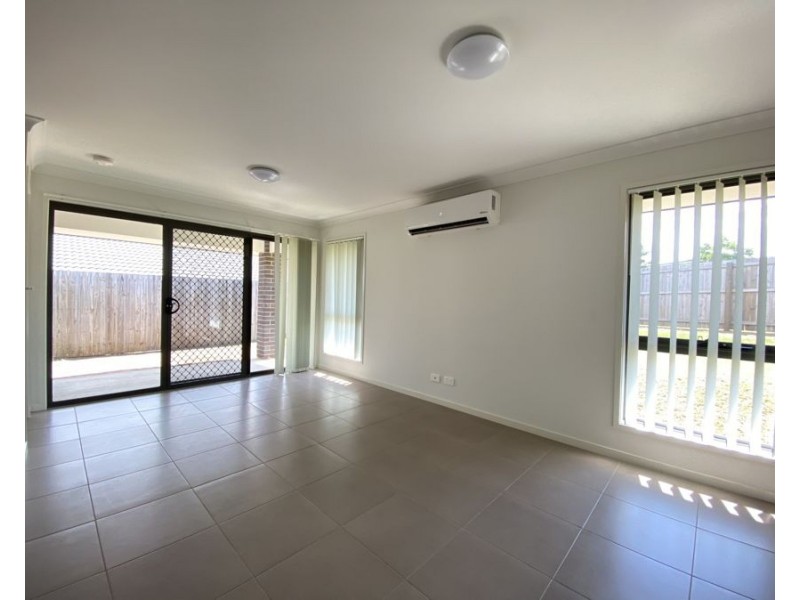 1/4 Harmony Way, Brassall QLD 4305