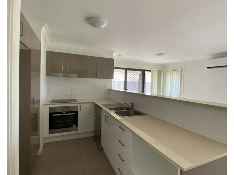 1/4 Harmony Way, Brassall QLD 4305