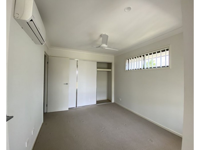1/4 Harmony Way, Brassall QLD 4305