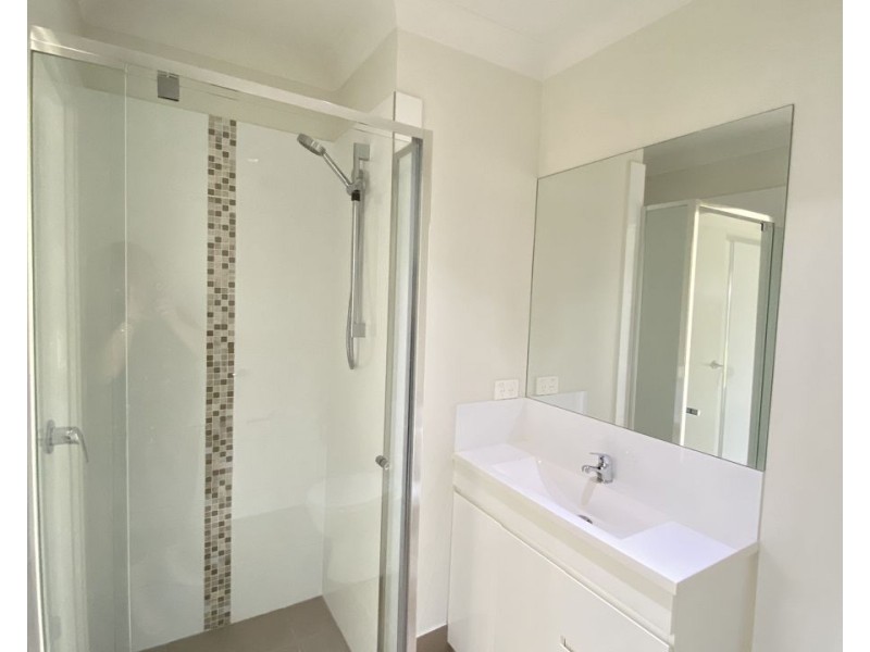 1/4 Harmony Way, Brassall QLD 4305