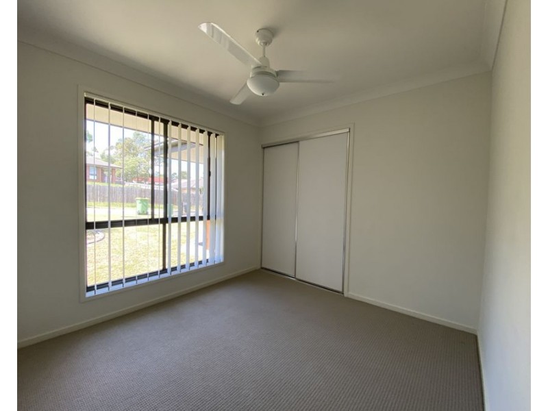 1/4 Harmony Way, Brassall QLD 4305
