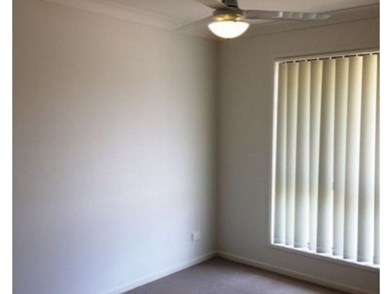 1/4 Harmony Way, Brassall QLD 4305