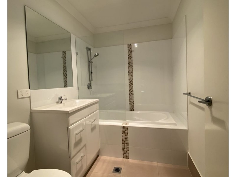 1/4 Harmony Way, Brassall QLD 4305