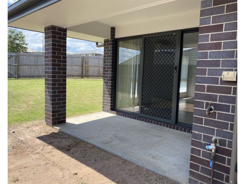 1/4 Harmony Way, Brassall QLD 4305