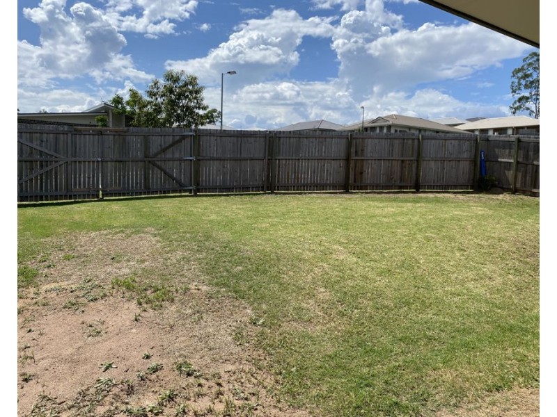 1/4 Harmony Way, Brassall QLD 4305