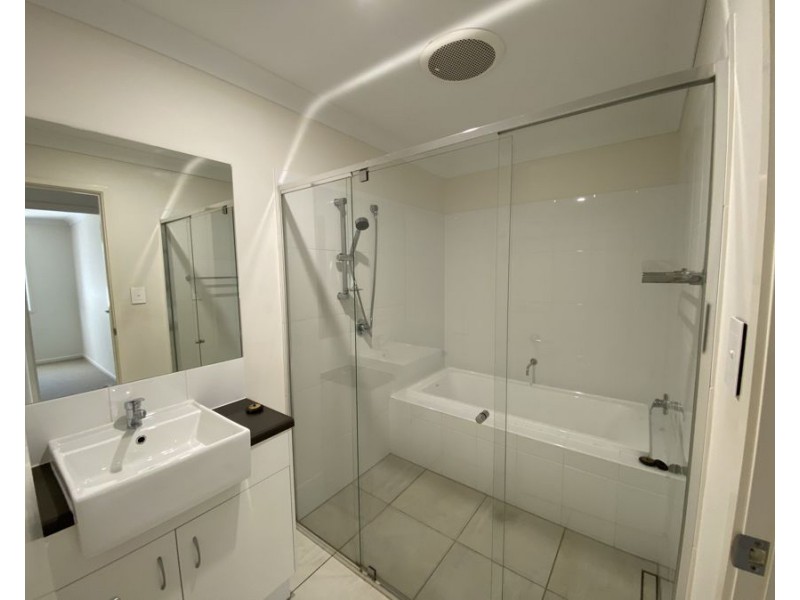 1/87 Tempest Cct, Redbank Plains QLD 4301