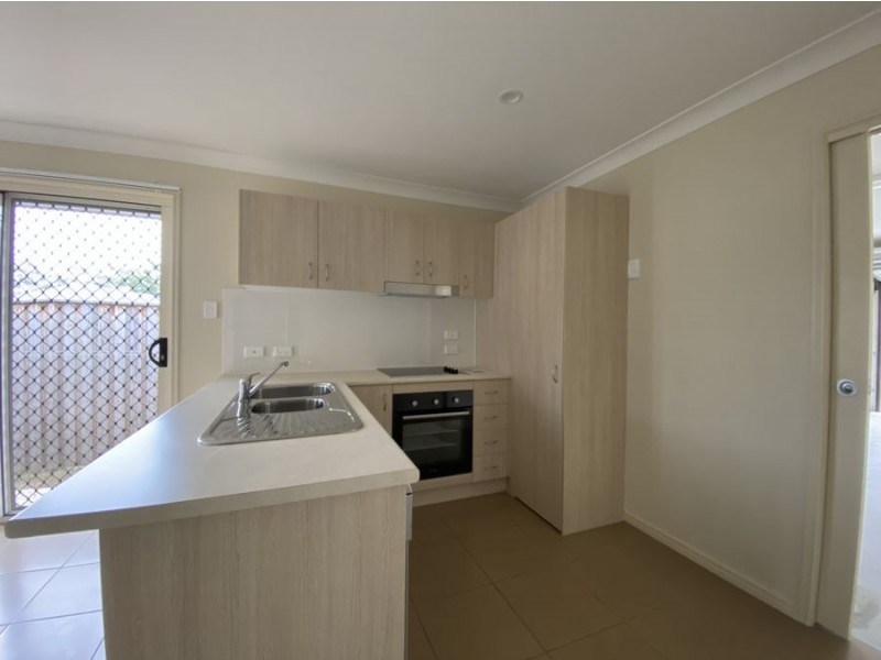 2/18 Surprize Ave, Brassall QLD 4305