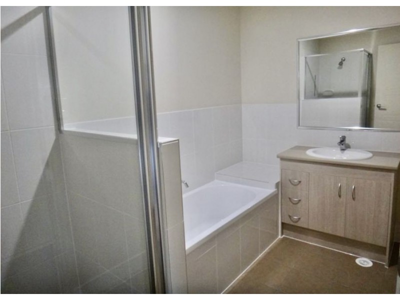 2/18 Surprize Ave, Brassall QLD 4305