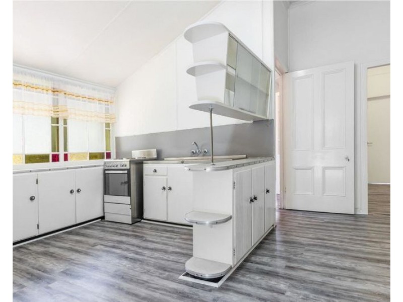 8 McLean St, North Ipswich QLD 4305