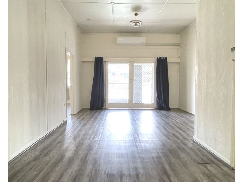 8 McLean St, North Ipswich QLD 4305