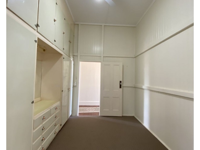 16 Railway St, East Ipswich QLD 4305