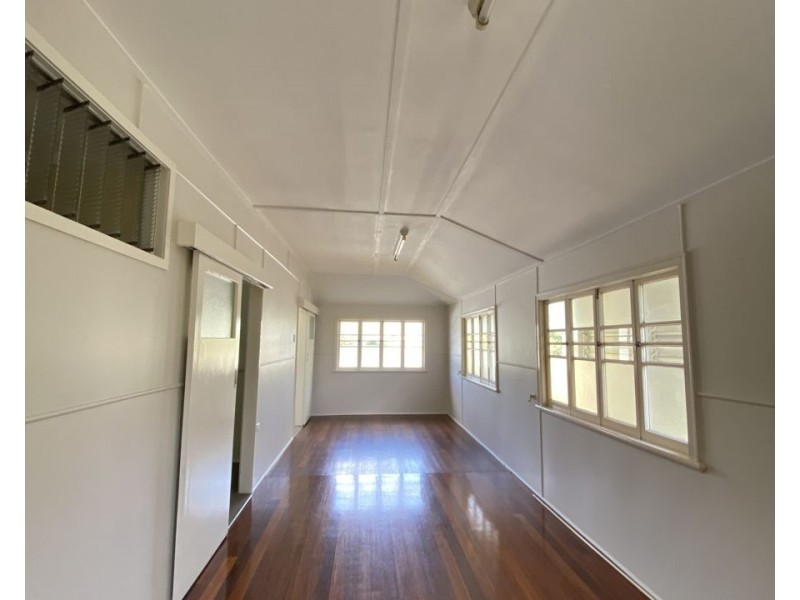 16 Railway St, East Ipswich QLD 4305