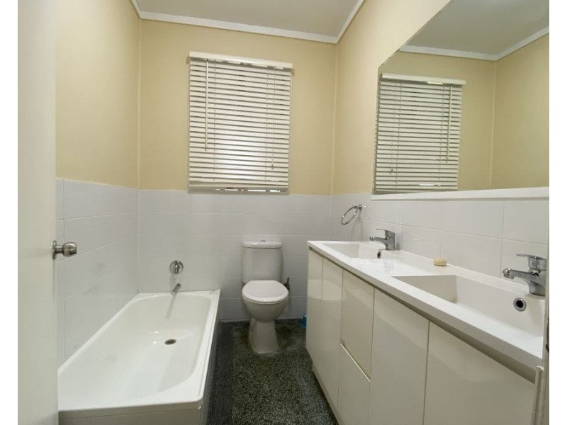 16 Railway St, East Ipswich QLD 4305