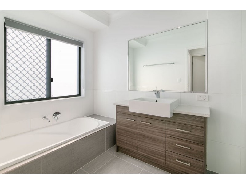 9A Edward St, One Mile QLD 4305