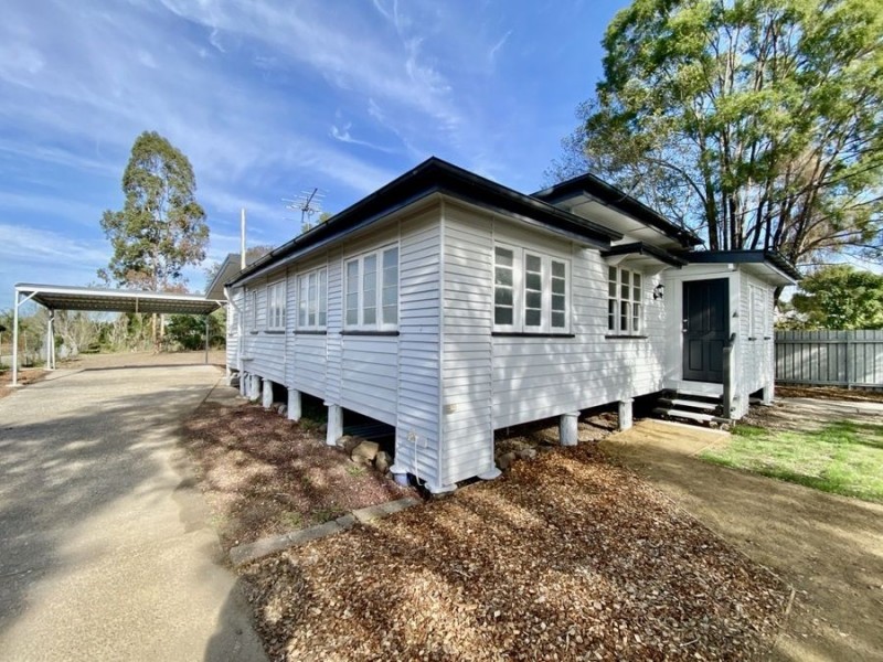 16 Hooper St, West Ipswich QLD 4305