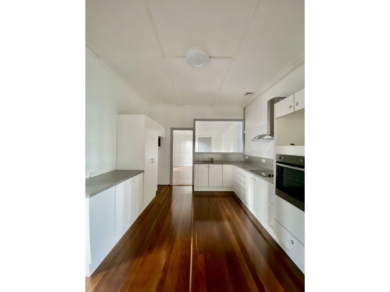 16 Hooper St, West Ipswich QLD 4305