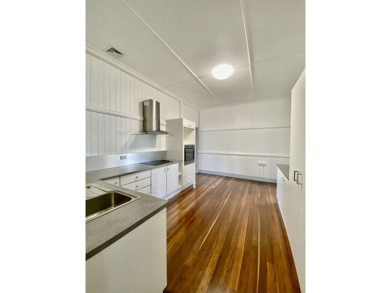 16 Hooper St, West Ipswich QLD 4305
