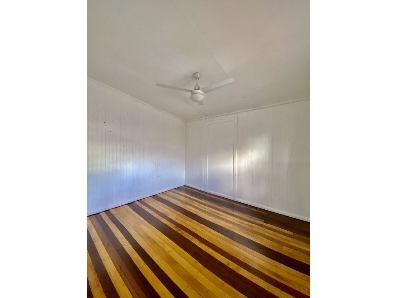 16 Hooper St, West Ipswich QLD 4305