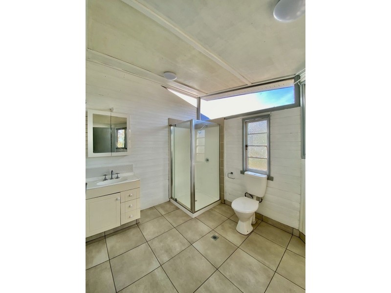 16 Hooper St, West Ipswich QLD 4305
