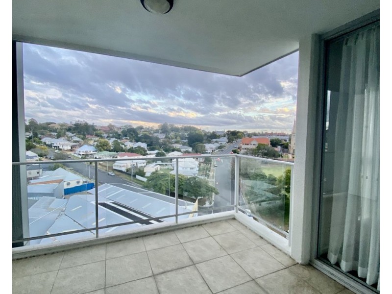 405/11 Ellenborough St, Woodend QLD 4305