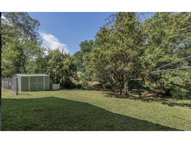 11 Pryde Street, Woodend QLD 4305