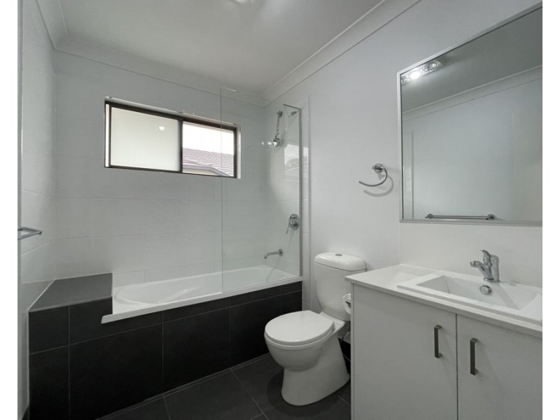 1/44 Sapphire Crs, Redbank Plains QLD 4301