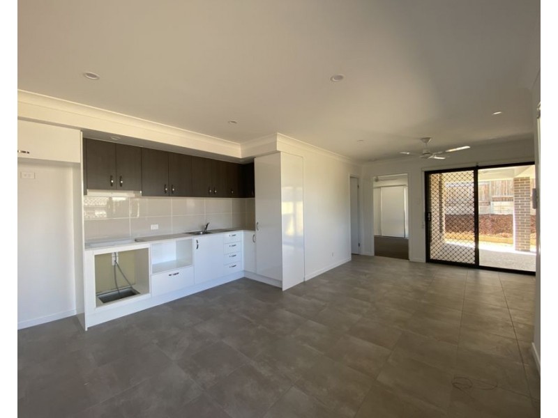 2/17 Dawson Place, Brassall QLD 4305