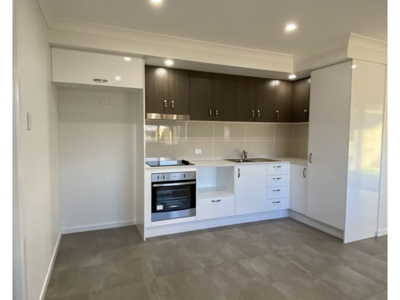 2/17 Dawson Place, Brassall QLD 4305