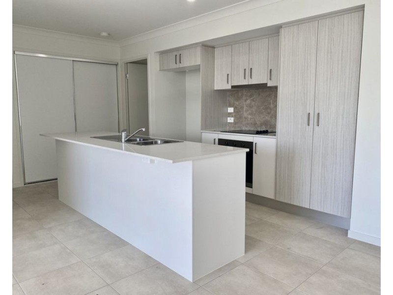 3 Ward St, Flinders View QLD 4305