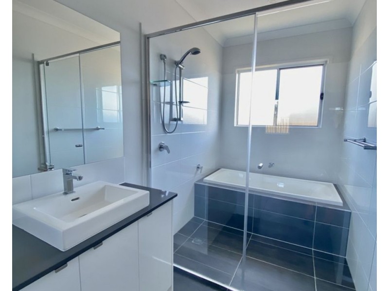 35 Blackberry Way, Ripley QLD 4306