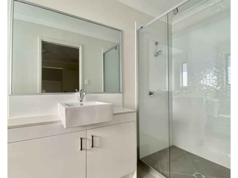 1/48 Sapphire Crs, Redbank Plains QLD 4301