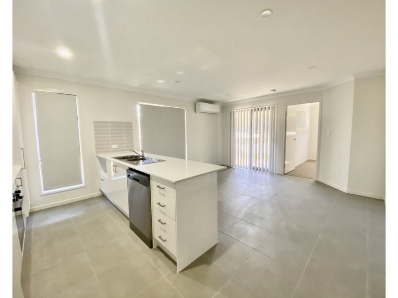 1/48 Sapphire Crs, Redbank Plains QLD 4301