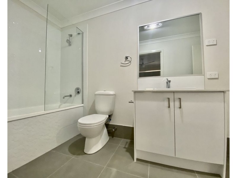 2/48 Sapphire Crs, Redbank Plains QLD 4301