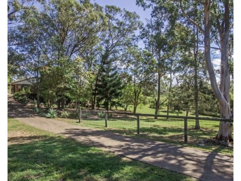 92 College Rd, Karana Downs QLD 4306