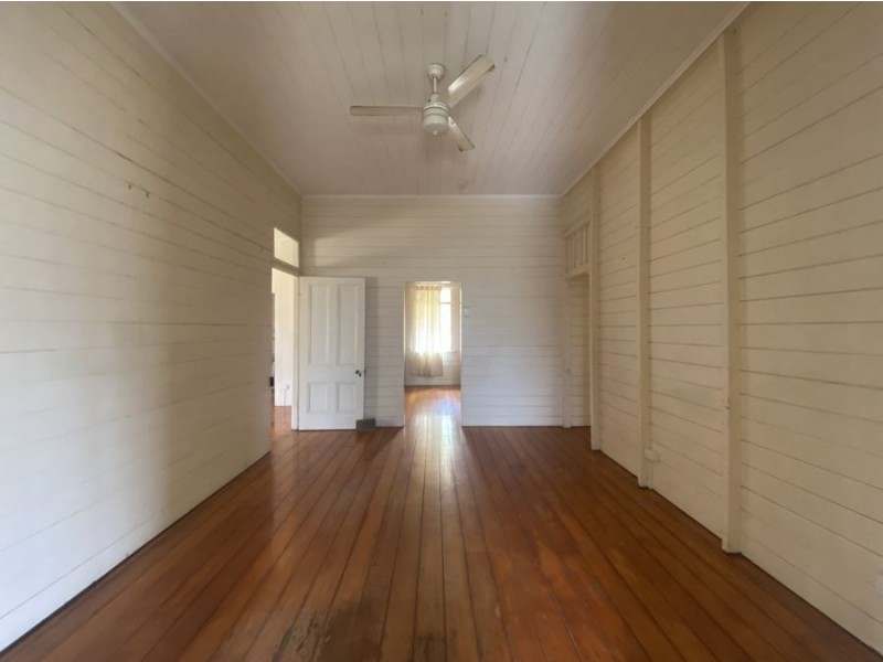 15 Salisbury Rd, Ipswich QLD 4305