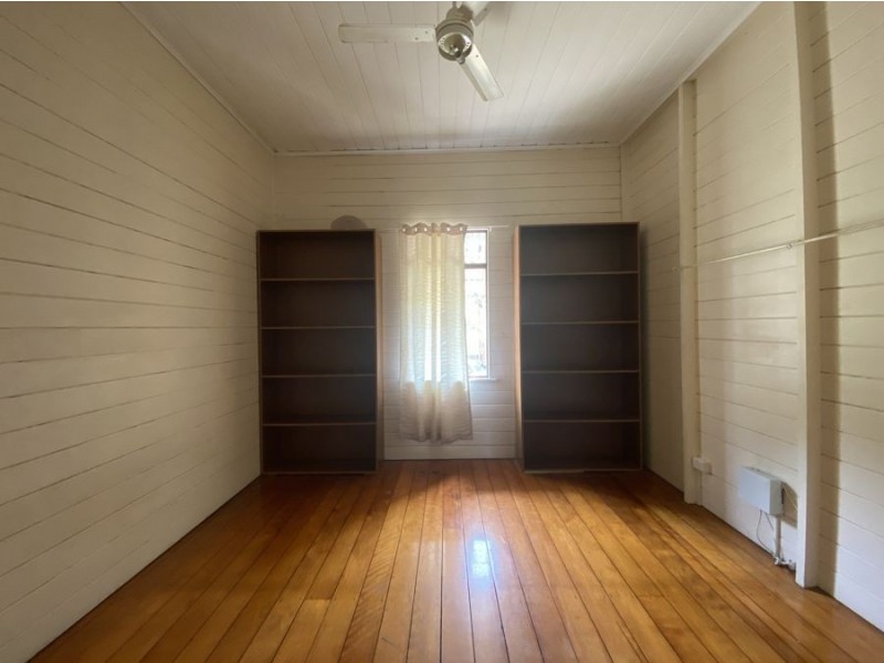 15 Salisbury Rd, Ipswich QLD 4305