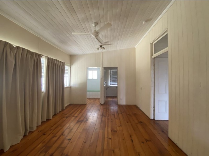 15 Salisbury Rd, Ipswich QLD 4305