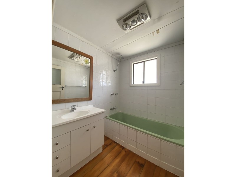 15 Salisbury Rd, Ipswich QLD 4305