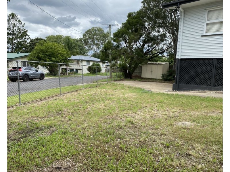 19 Leslie St, East Ipswich QLD 4305