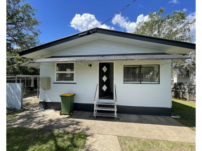 19 Leslie St, East Ipswich QLD 4305