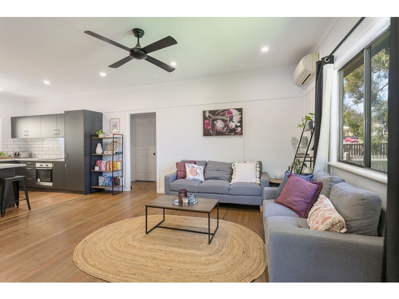 137 South Station Rd, Silkstone QLD 4304