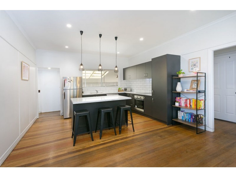 137 South Station Rd, Silkstone QLD 4304