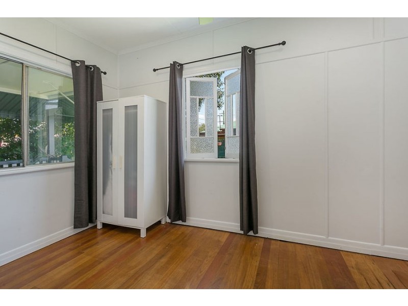 137 South Station Rd, Silkstone QLD 4304