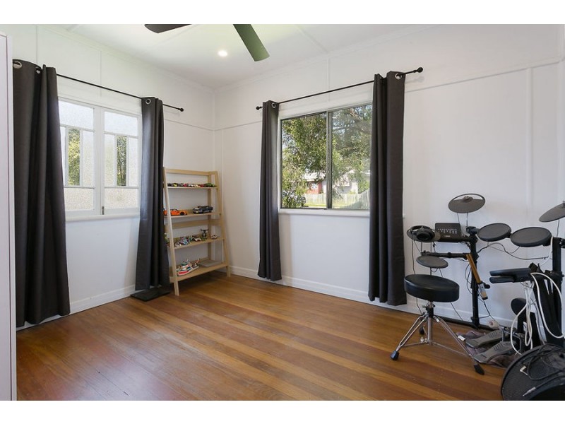 137 South Station Rd, Silkstone QLD 4304