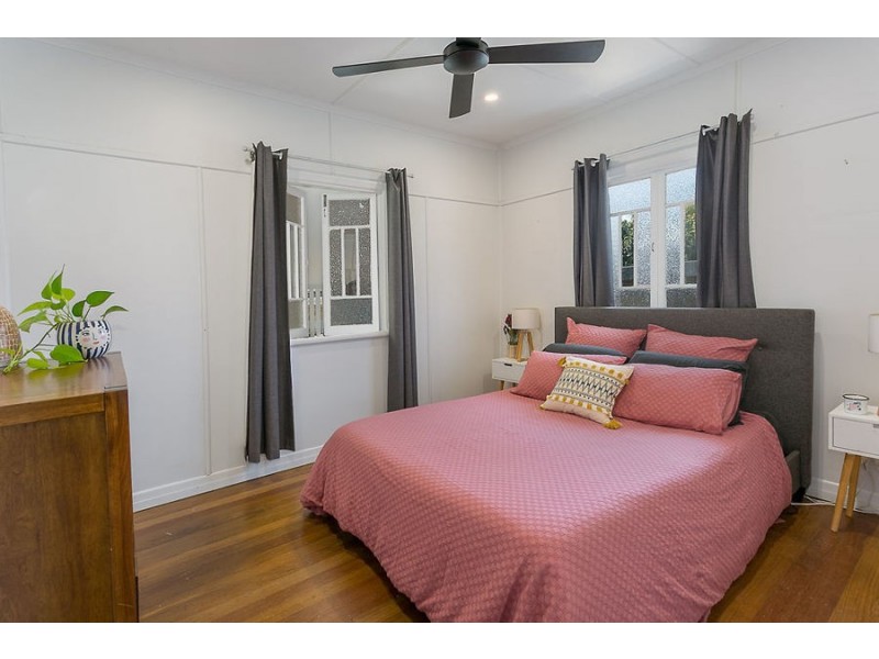 137 South Station Rd, Silkstone QLD 4304